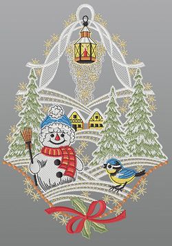 Fensterbild aus Plauener Spitze® - Schneemann in Winterlandschaft #1W mehrfarbig